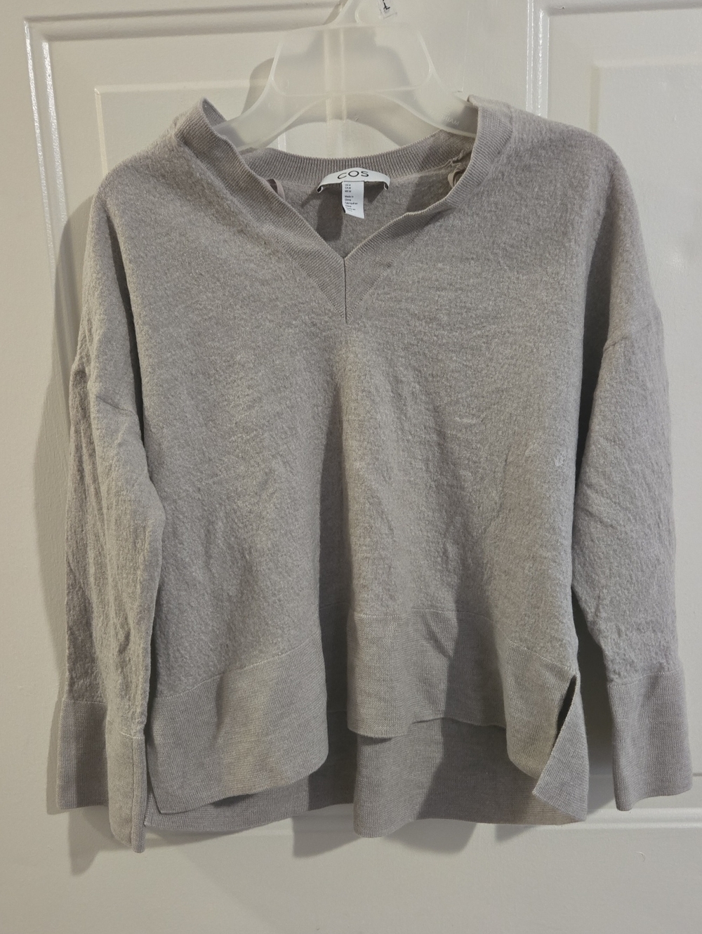 COS V-Neck Light Gray Relaxed Boxy 100% Wool Sweater M Side Slits Minimalist
